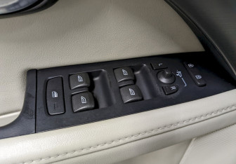 Подержанный автомобиль Volvo XC70 2014 года (12 фото)