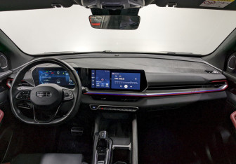 Подержанный автомобиль Geely Coolray 2024 года (25 фото)