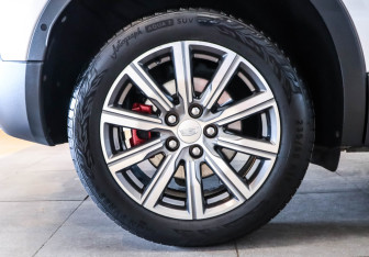 Подержанный автомобиль Cadillac XT4 2021 года (27 фото)