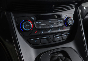 Подержанный автомобиль Ford Kuga 2017 года (10 фото)