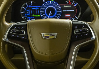 Подержанный автомобиль Cadillac Escalade Suv 2016 года (13 фото)