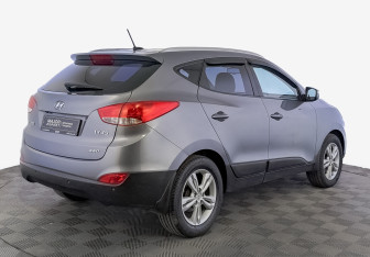 Подержанный автомобиль Hyundai ix35 2013 года (5 фото)
