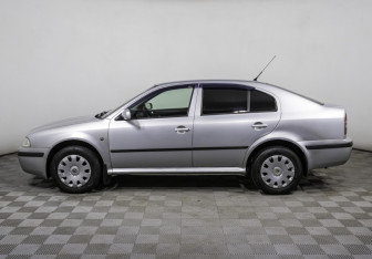 Подержанный автомобиль Skoda Octavia Liftback 2008 года (8 фото)