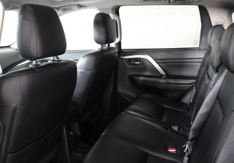 Подержанный автомобиль Mitsubishi Montero Sport 2022 года (12 фото)