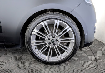 Подержанный автомобиль Land Rover Range Rover 2024 года (18 фото)