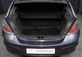 Подержанный автомобиль Opel Astra Hatchback 2011 года (10 фото)
