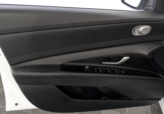 Подержанный автомобиль Hyundai Elantra Sedan 2023 года (19 фото)