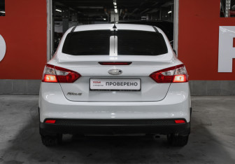 Подержанный автомобиль Ford Focus Sedan 2012 года (6 фото)