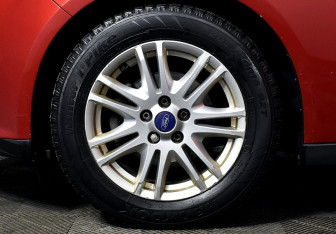 Подержанный автомобиль Ford Focus Sedan 2014 года (7 фото)