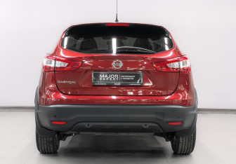 Подержанный автомобиль Nissan Qashqai 2016 года (6 фото)