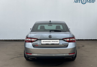 Подержанный автомобиль Skoda Superb Liftback 2015 года (6 фото)