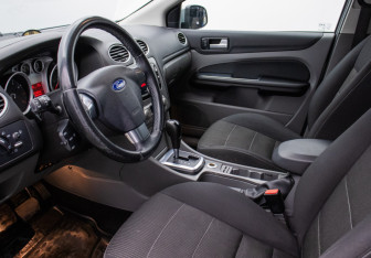 Подержанный автомобиль Ford Focus Sedan 2009 года (9 фото)