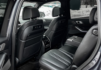 Подержанный автомобиль BMW X7 2021 года (19 фото)