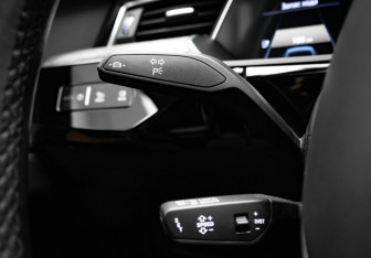 Подержанный автомобиль Audi e-tron 2021 года (12 фото)