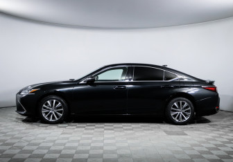 Подержанный автомобиль Lexus ES 2019 года (8 фото)