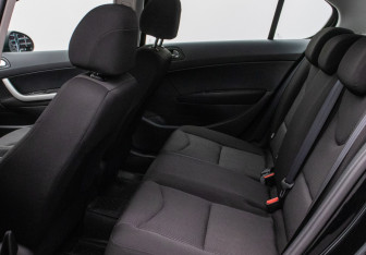 Подержанный автомобиль Peugeot 408 2013 года (11 фото)