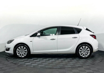 Подержанный автомобиль Opel Astra Hatchback 2014 года (8 фото)