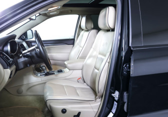 Подержанный автомобиль Jeep Grand Cherokee 2019 года (16 фото)