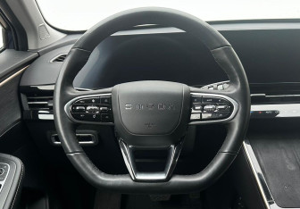 Подержанный автомобиль Omoda C5 2023 года (12 фото)