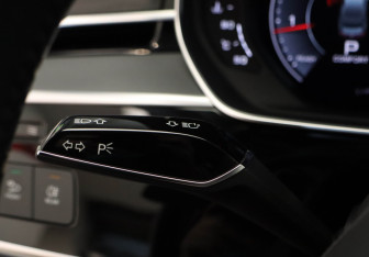 Подержанный автомобиль Audi A8 2019 года (14 фото)