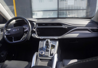 Подержанный автомобиль Geely Atlas Pro 2023 года (12 фото)