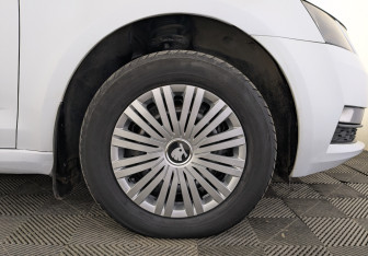 Подержанный автомобиль Skoda Octavia Liftback 2019 года (12 фото)