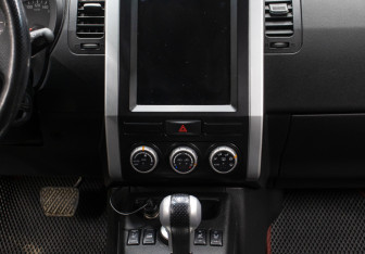 Подержанный автомобиль Nissan X-Trail 2011 года (15 фото)