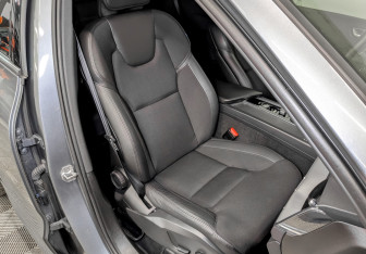 Подержанный автомобиль Volvo XC60 2021 года (23 фото)