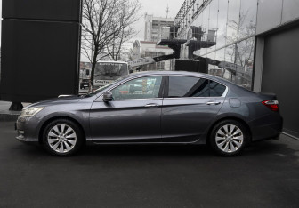 Подержанный автомобиль Honda Accord Sedan 2013 года (8 фото)