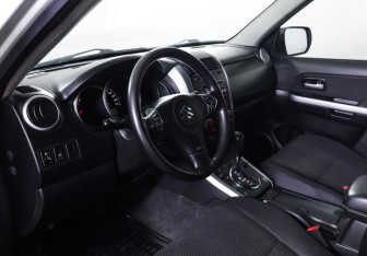 Подержанный автомобиль Suzuki Grand Vitara 2008 года (15 фото)