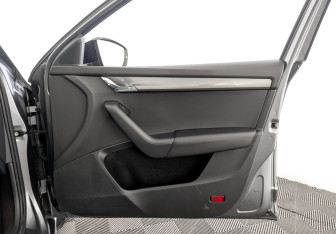 Подержанный автомобиль Skoda Octavia Liftback 2019 года (24 фото)