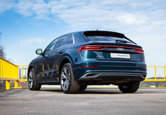 Подержанный автомобиль Audi Q8 2021 года (6 фото)