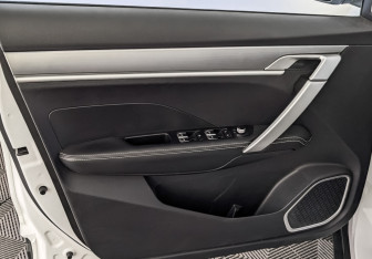 Подержанный автомобиль Geely Coolray 2023 года (19 фото)