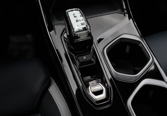 Подержанный автомобиль Geely Atlas 2024 года (18 фото)