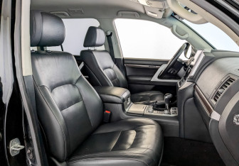 Подержанный автомобиль Toyota Land Cruiser Suv 2019 года (25 фото)