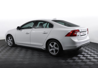 Подержанный автомобиль Volvo S60 2012 года (7 фото)