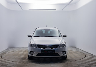 Подержанный автомобиль Kia Ceed Wagon 2011 года (2 фото)