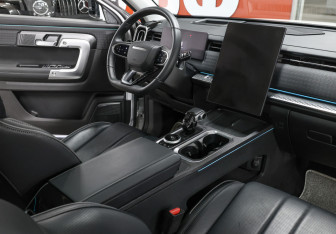 Подержанный автомобиль Jaecoo J7 2024 года (11 фото)