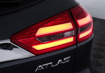 Подержанный автомобиль Geely Atlas 2022 года (8 фото)