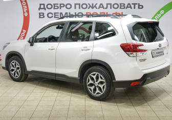 Подержанный автомобиль Subaru Forester Suv 2019 года (6 фото)