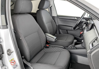 Подержанный автомобиль Skoda Rapid Liftback 2022 года (23 фото)