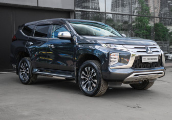 Подержанный автомобиль Mitsubishi Montero Sport 2021 года (3 фото)