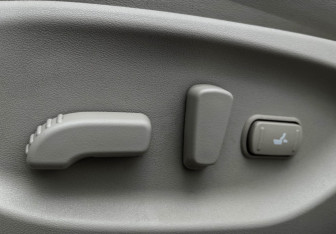 Подержанный автомобиль Infiniti Q50 2017 года (14 фото)