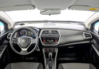 Подержанный автомобиль Suzuki SX4 Hatchback 2013 года (14 фото)