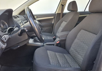 Подержанный автомобиль Skoda Octavia Liftback 2012 года (10 фото)