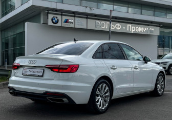 Подержанный автомобиль Audi A4 Sedan 2022 года (5 фото)