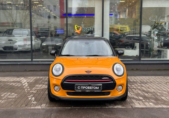 Подержанный автомобиль MINI Hatch 2016 года (2 фото)
