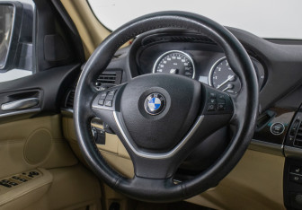 Подержанный автомобиль BMW X5 2010 года (15 фото)