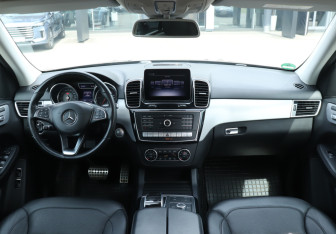 Подержанный автомобиль Mercedes-Benz GLE 2018 года (12 фото)