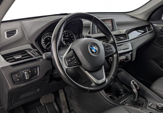Подержанный автомобиль BMW X1 2018 года (15 фото)